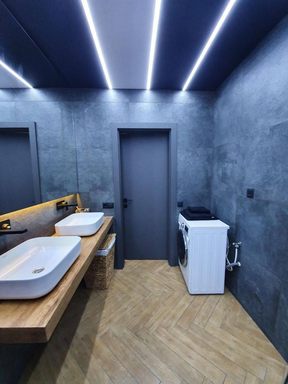 Luxury_Loft Appartement Kamjanets-Podilsky Buitenkant foto